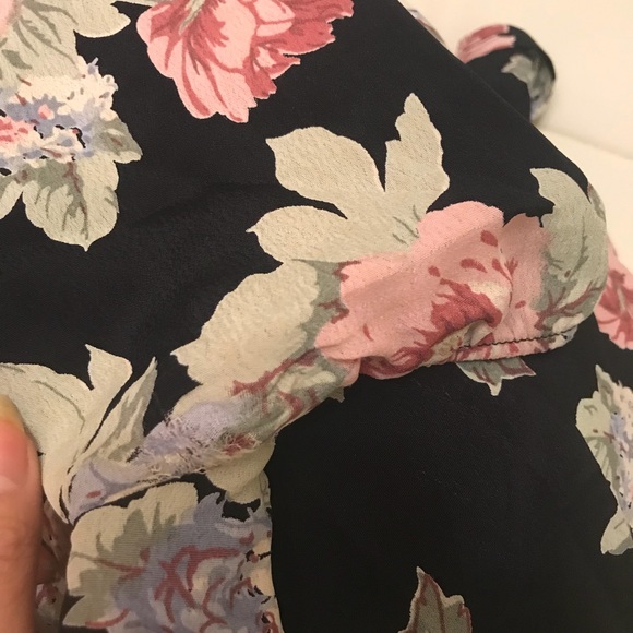 ❌SOLD❌ Reformation Casanova Off Shoulder Dress 2 - Picture 8 of 8